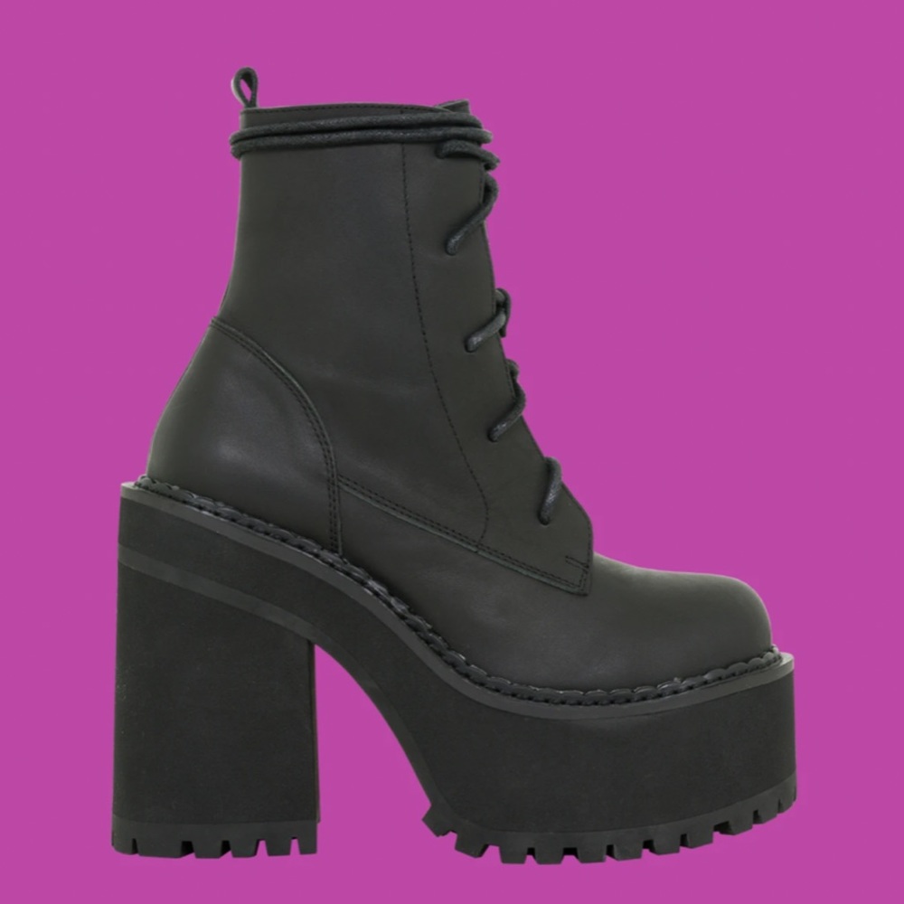 UNIF Choke boots